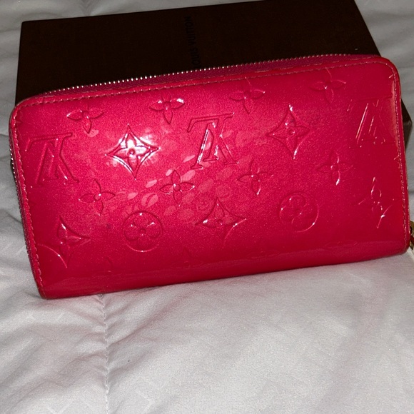 Louis Vuitton Handbags - Louis Vuitton Monogram Vernis Long Zippy Wallet Hot Pink Exterior & Interior